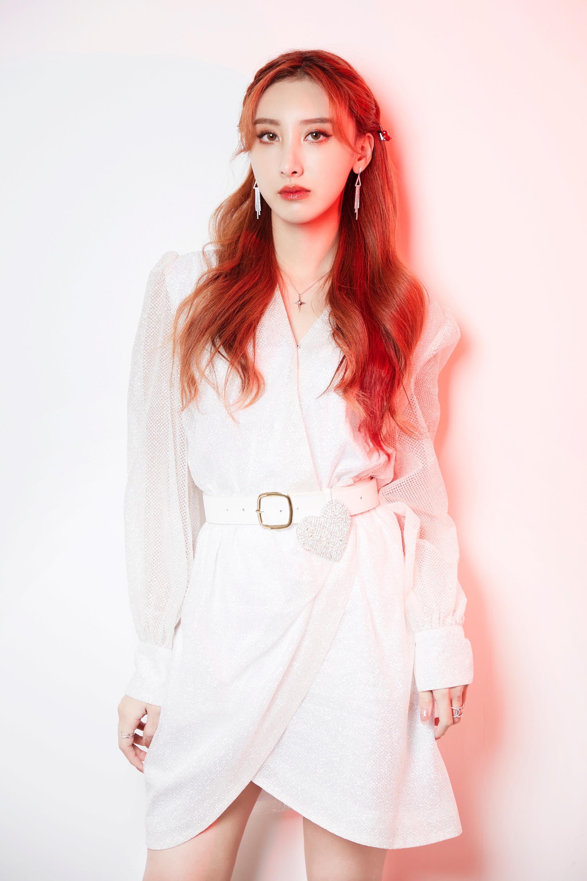 许靖韵受邀加盟《宇宙打歌中心》 演绎粤语新歌《谢谢对不起》