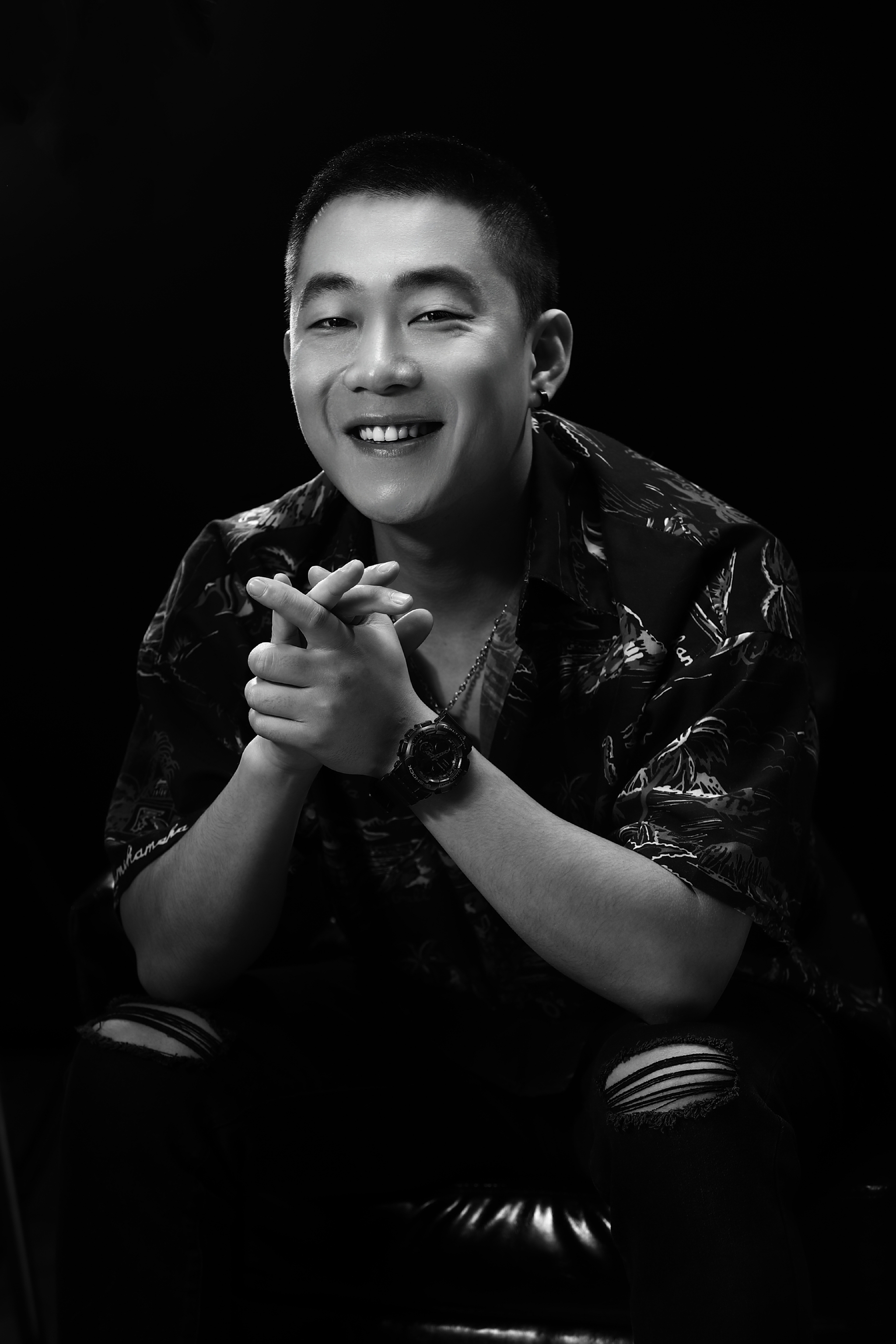 演员谢静最新情绪写真来袭黑白印象质感十足