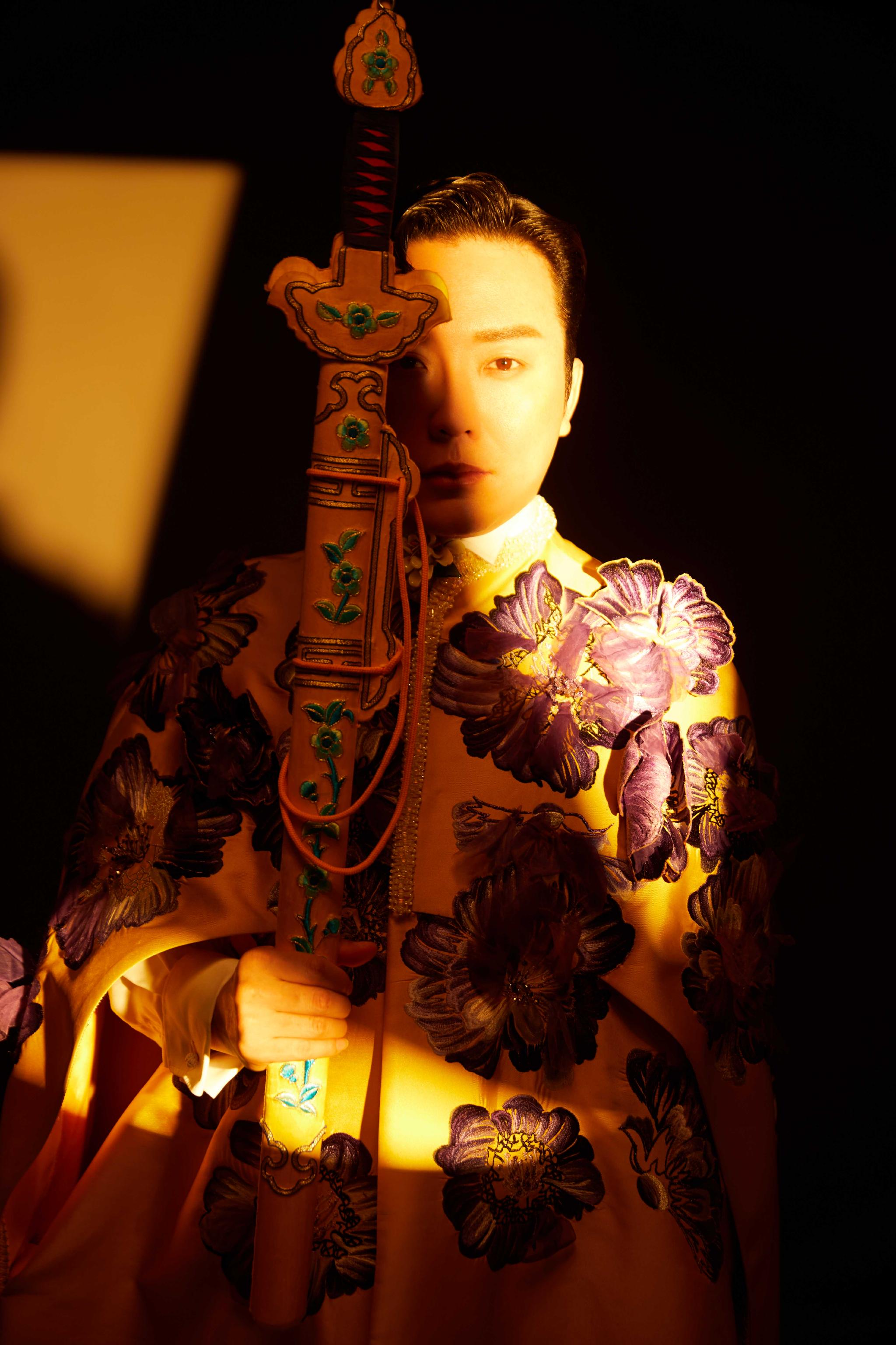 李玉刚戏剧艺术大图曝光用光影诠释新国风