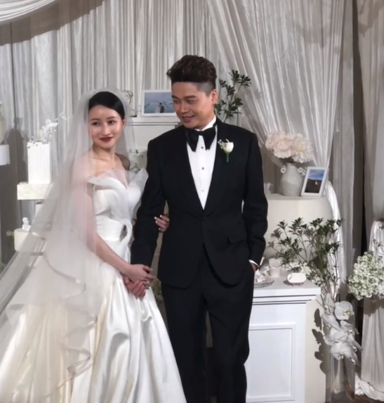 主持人沈涛做烤肠花束送老婆大秀恩爱网友这狗粮吃饱了