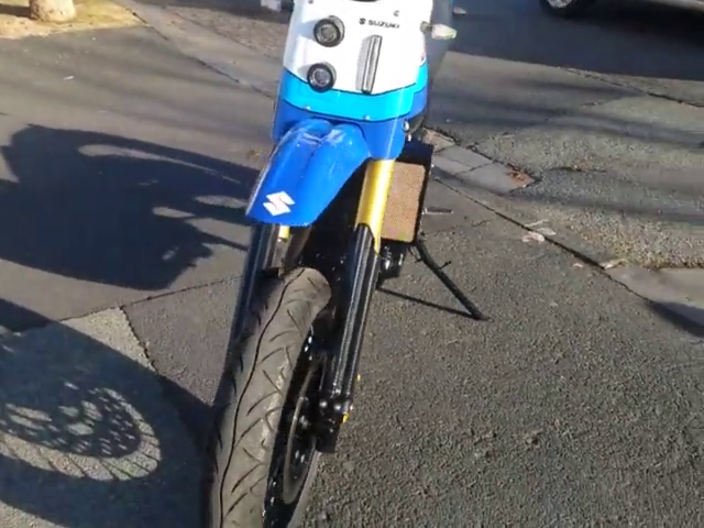 最大排量的单缸摩托车极强的低转速扭矩强烈的撕扯感觉铃木dr800