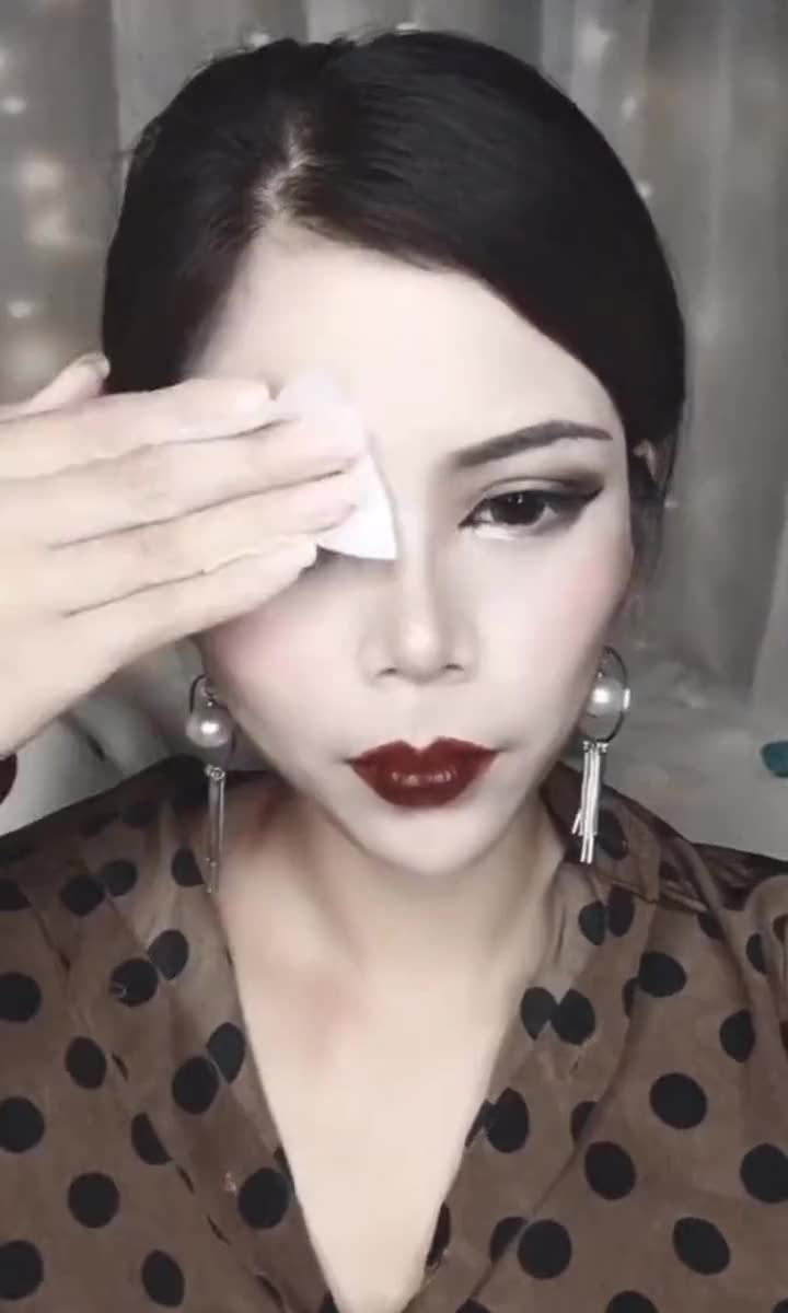美女卸了妆之后的模样大家看出来像谁了吗