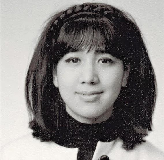 赌王"最美女儿"何超英,前期风光无限,后期疯癫异常举止似小孩