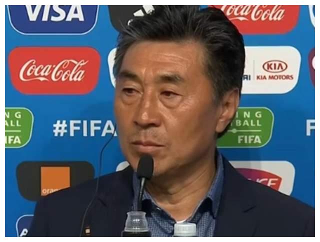 贾秀全被骂惨了!两场比赛不赢,赛后只会说责任都在自己身上