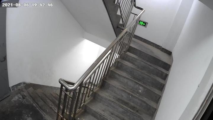 自从入手了款小米室外摄像机电池版后,监控家里楼道越来越顺手了,比起