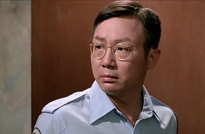 曝光的照片中,除了谭咏麟本人外,还有两位圈中明星,包括许冠文