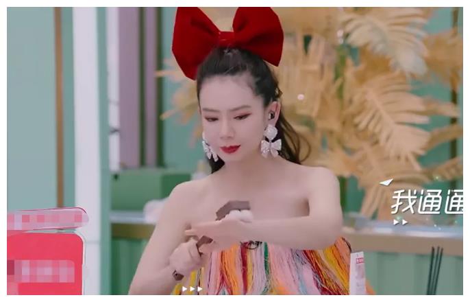 戚薇宣称自己没有搓过澡，当看清她的"腋下"，这是真汉子！休闲区蓝鸢梦想 - Www.slyday.coM