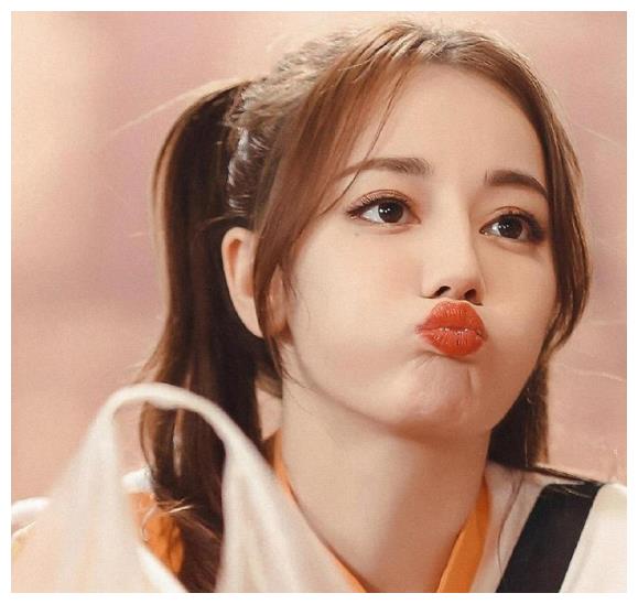 女星嘟嘴照合集赵丽颖杨紫可爱杨幂俏皮看到迪丽热巴想舔屏