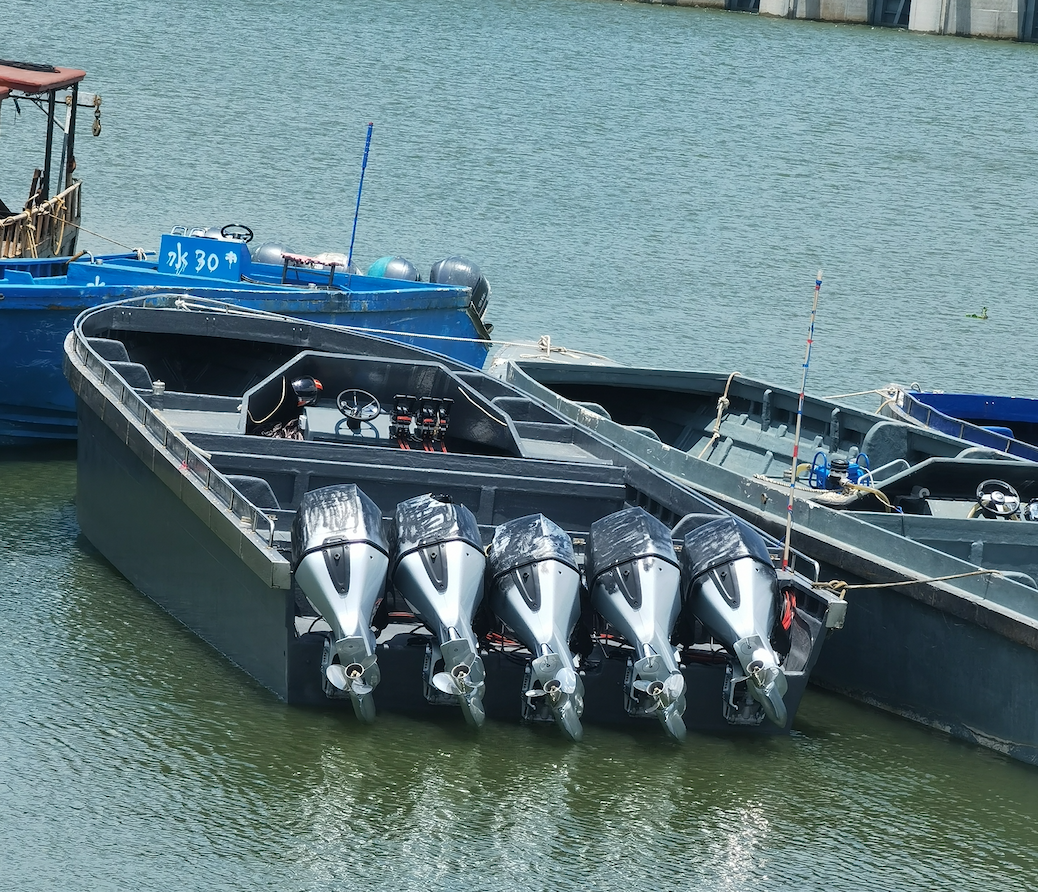 广东珠海海警局连续查获2艘涉嫌走私冻品大马力快艇