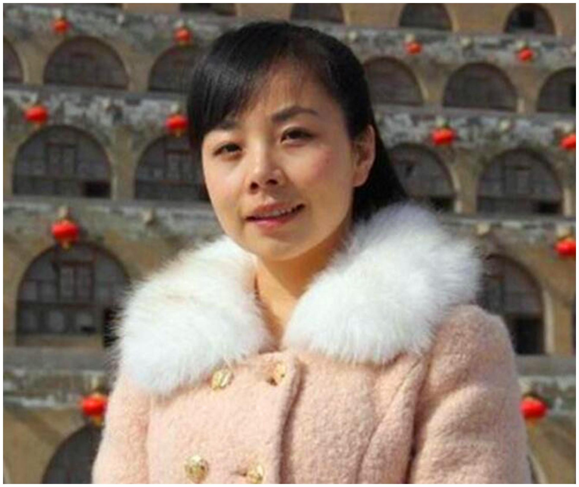 她是国家一级演员,因买不起房回村种田,如今带娃放牛成日常|王二妮