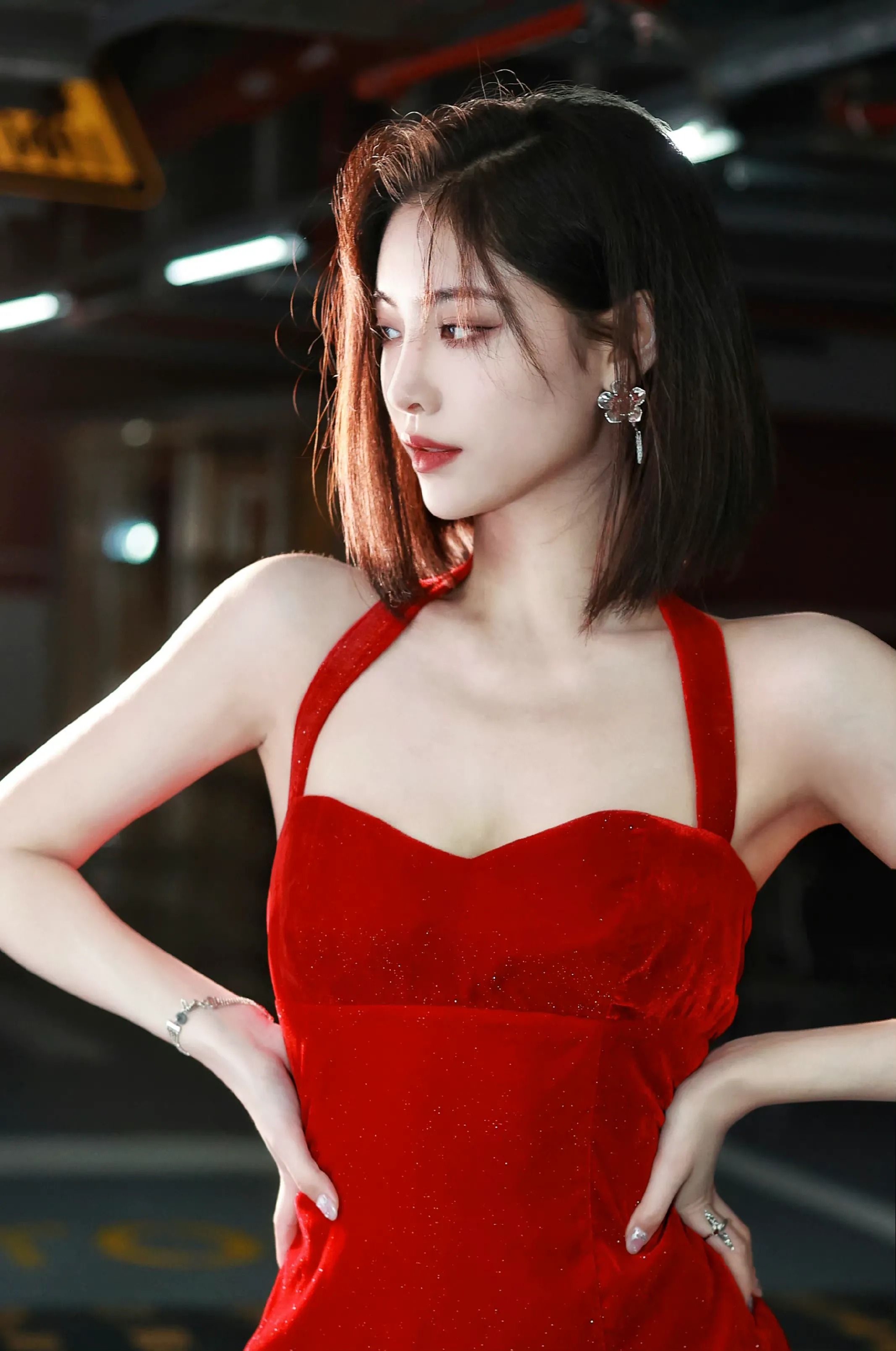 许佳琪红裙写真,御姐风范_高清图集_新浪网