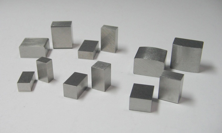 比亚迪稀土永磁体专利解决降本增效问题