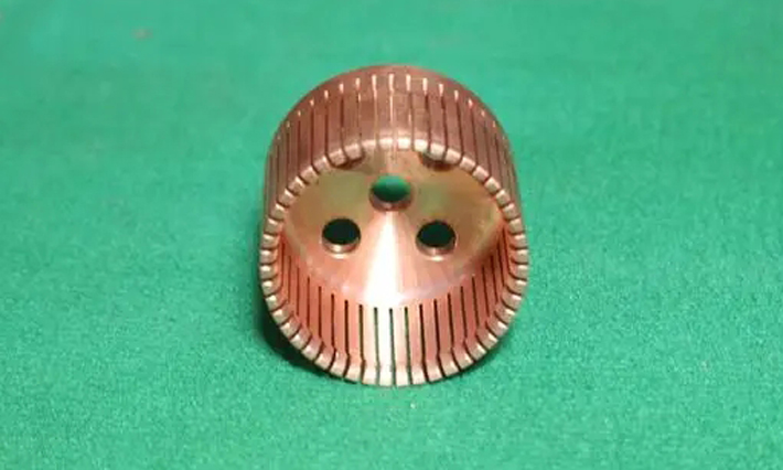 以钨铜触点为例,其就是一种以钨为基,以铜为辅助材料的电触头,是由钨