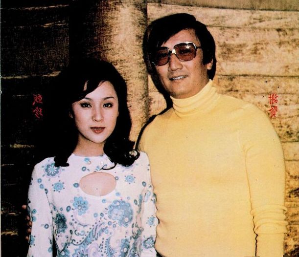 谢贤在和萧芳芳潇洒离去后,还得找一个女人续杯,这时有一个年轻美貌的