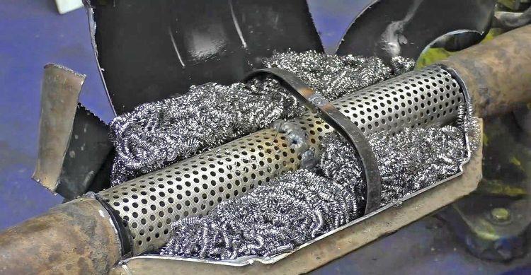 车位被占后为啥给对方的排气管里塞钢丝球这招太狠了