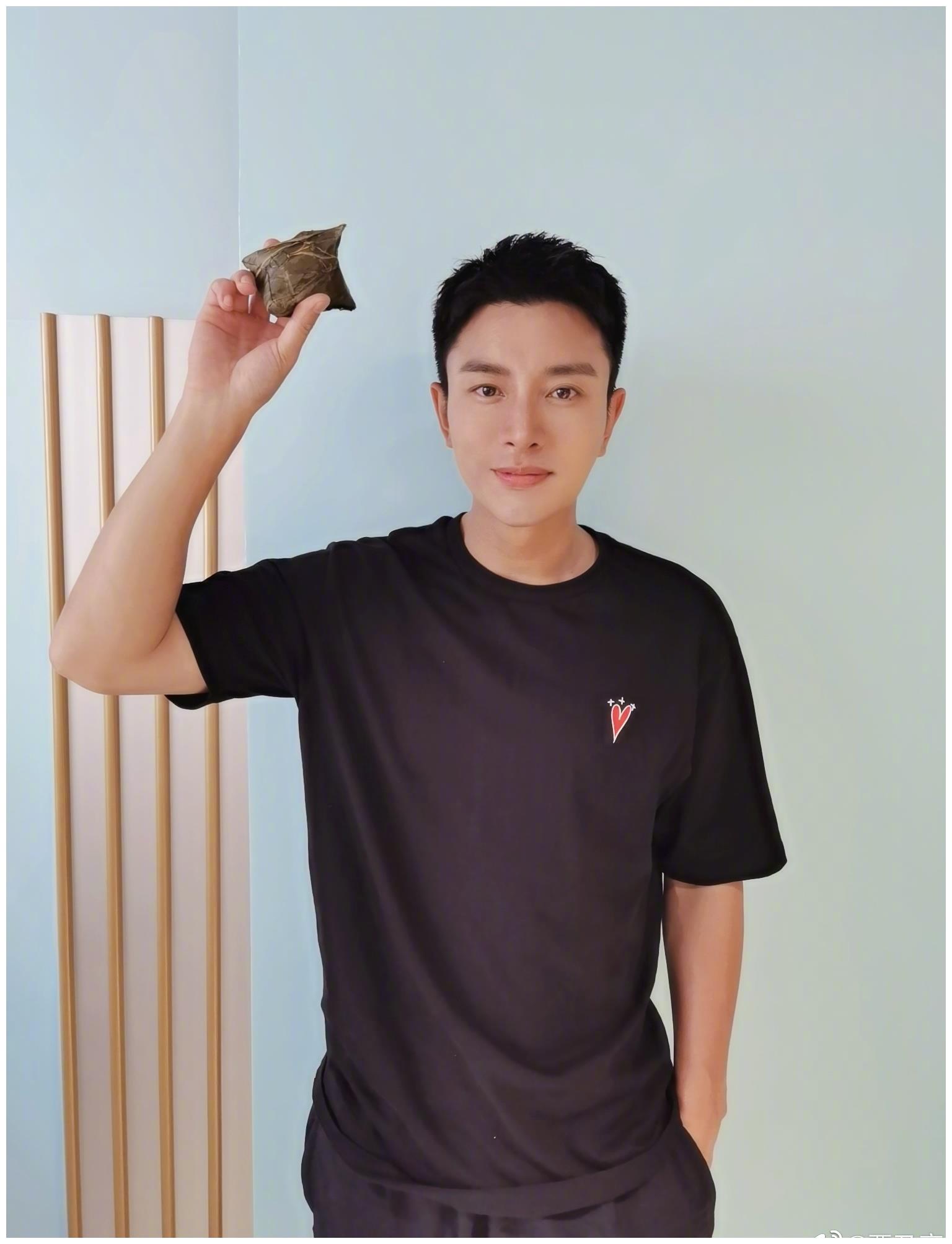 完全就是甜馨本馨啊|贾乃亮|模样|甜馨_新浪新闻