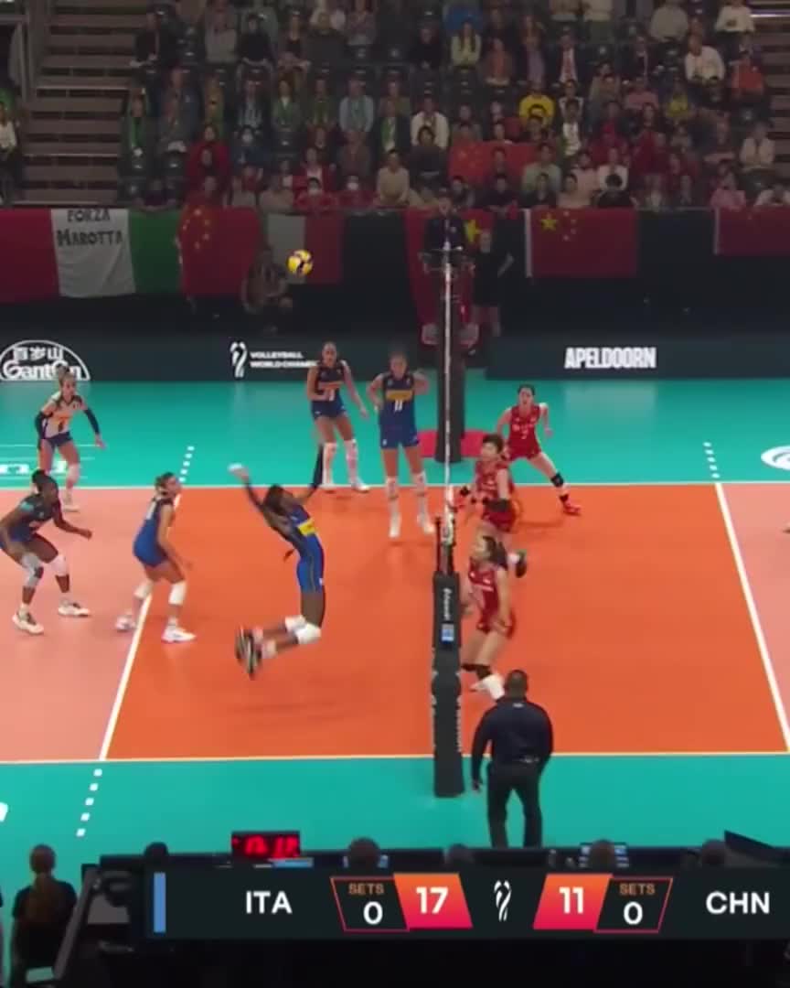 丁霞替补上阵捞一局！回顾2022女排世锦赛1_4决赛中国1_ 3意大利
