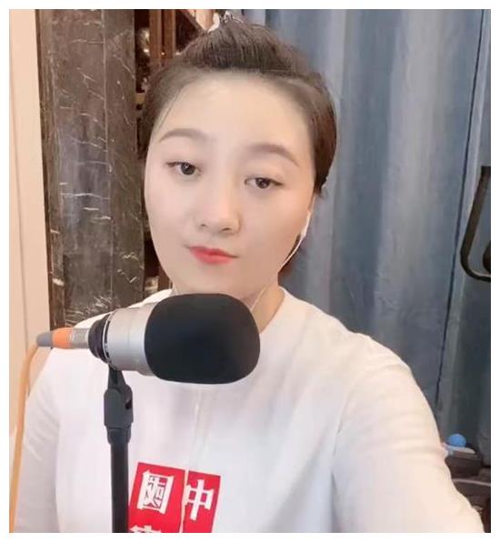 乡村爱情多坑人王云戏里村妇戏外粉嫩气质不输谢大脚