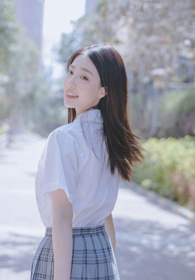 气质清新脱俗的漂亮学生妹笑靥如花唯美养眼艺术照