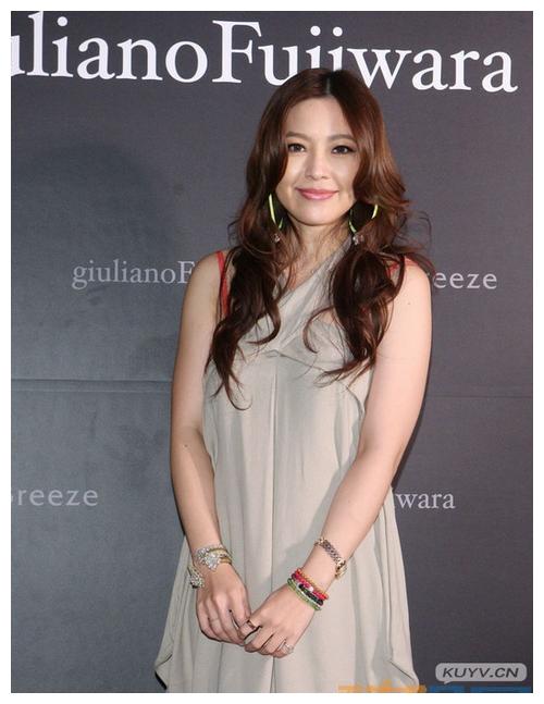 38岁黄柏钧迎娶小13岁韩国女友,两人一见钟情,前年已经登记