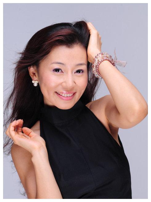 齐妃张雅萌晒儿子近照,长相出众像明星,被网友认成三阿哥__财经头条