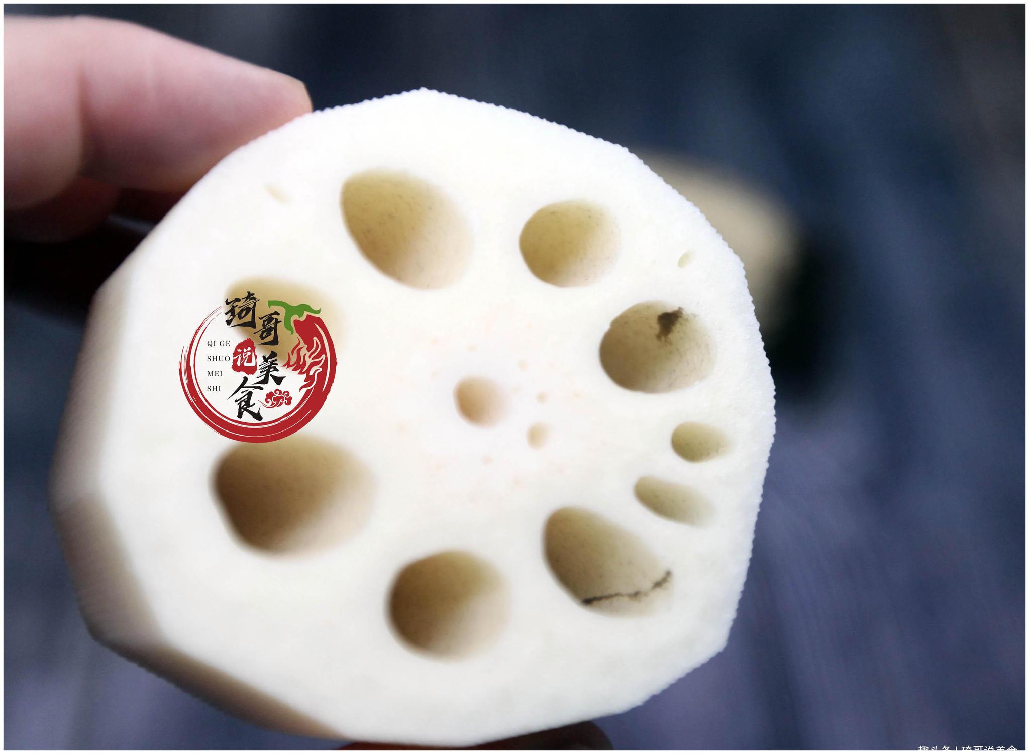 清水洗莲藕,相当于吃泥土!藕农教你一招,虫卵脏东西自动跑出来