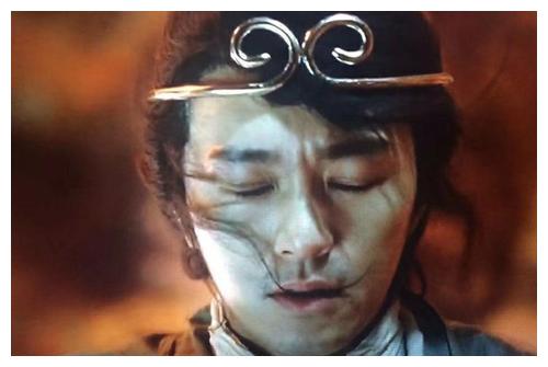 这是至尊宝的成长之路,也是周星驰的成熟之路,戴上紧箍咒远离尘世的那
