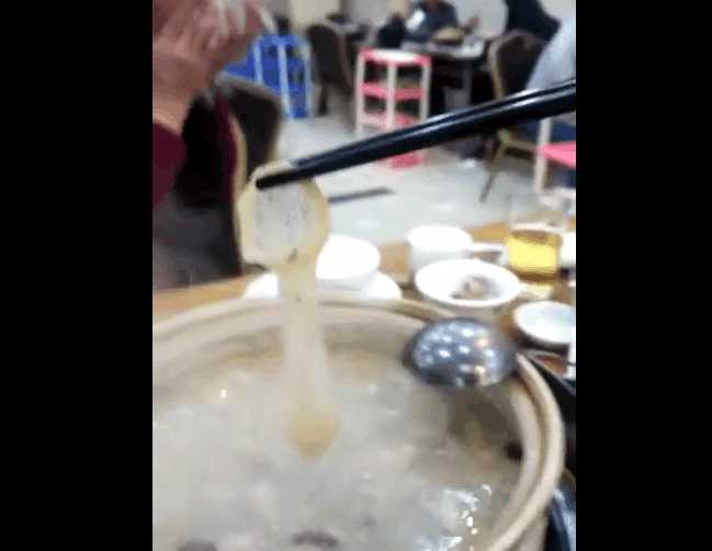 男子吃火锅不给钱, 从锅里捞出一个东西后老板倒赔2000休闲区蓝鸢梦想 - Www.slyday.coM 男子吃火锅不给钱, 从锅里捞出一个东西后老板倒赔2000休闲区蓝鸢梦想 - Www.slyday.coM