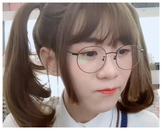 斗鱼王纪超戴上双马尾还能看出这是男主播吗也太像美嘉了