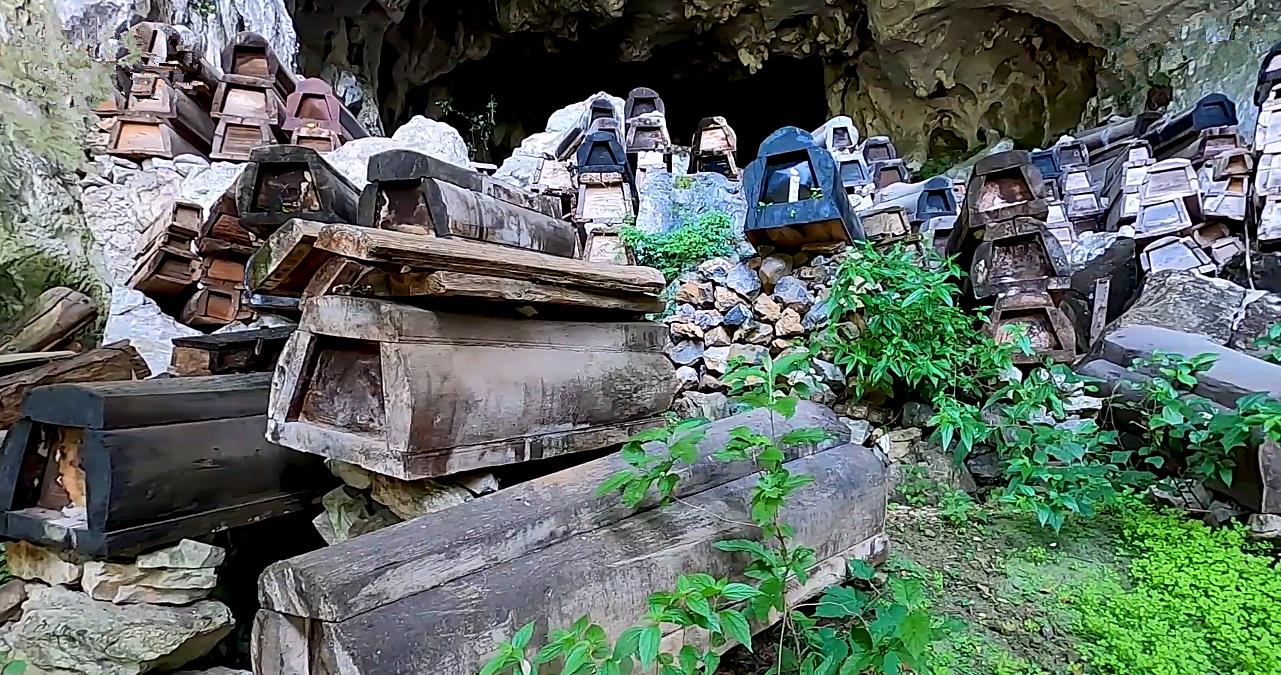 平坝的棺材洞对对研究贵州少数民族洞葬习俗有非常高的价值,因此前去