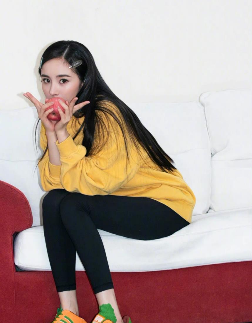 学杨幂同色系套装搭马丁靴,又酷又好看__财经头条