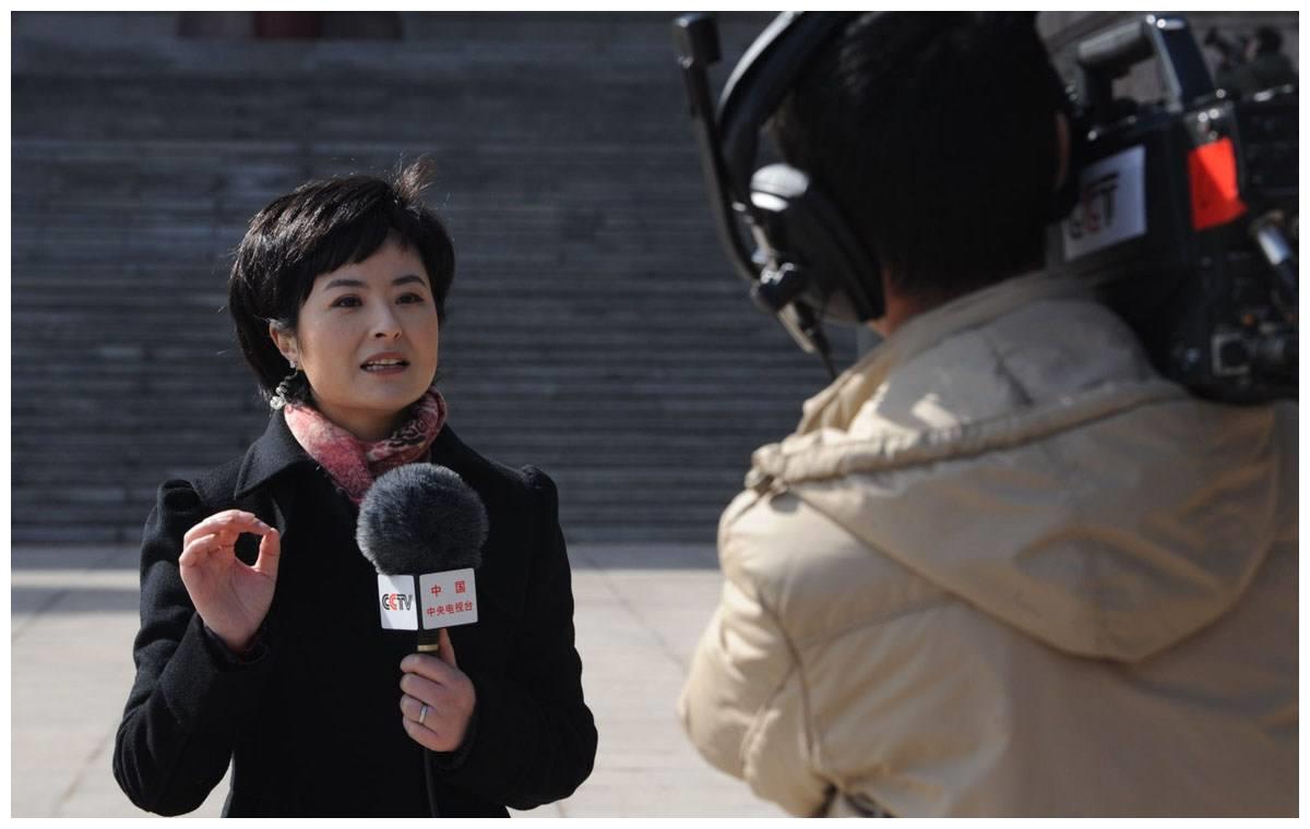 央视著名主持人张泉灵婚姻备受议论但仍然始终坚持