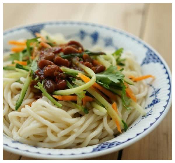 夏天你最爱吃什么面?夏天抻面馆最火爆的面条,你知道是什么吗?|凉拌面|面馆|面条_新浪新闻
