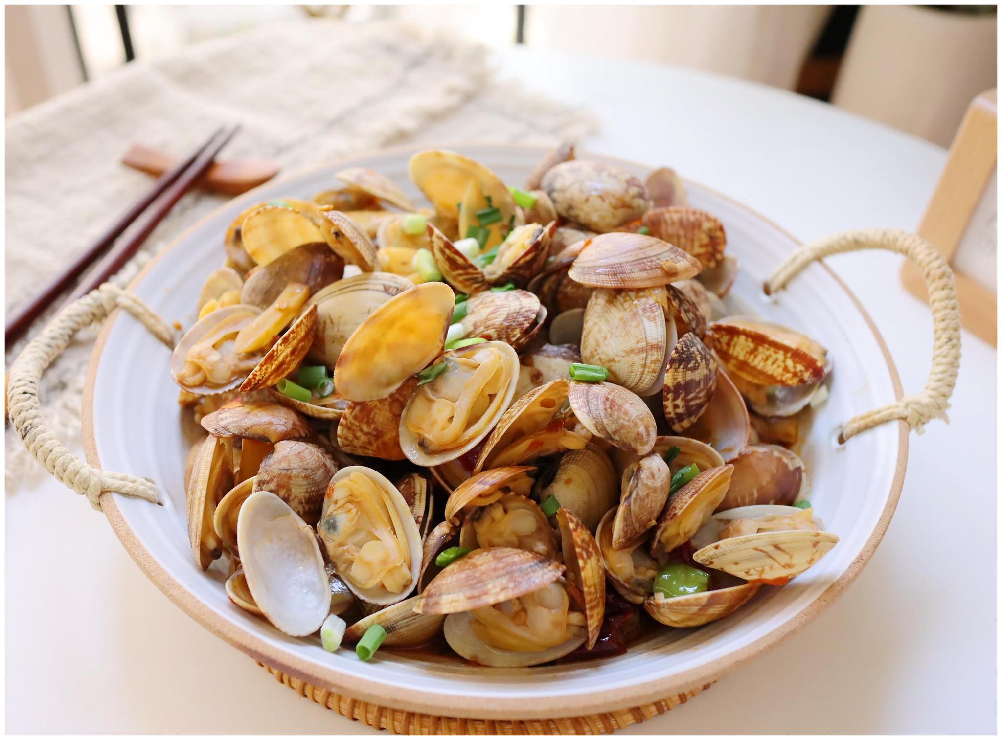 夏天,这小海鲜别错过,6元一斤,肥嫩多汁,炒一盘下酒又下饭|花蛤|下酒