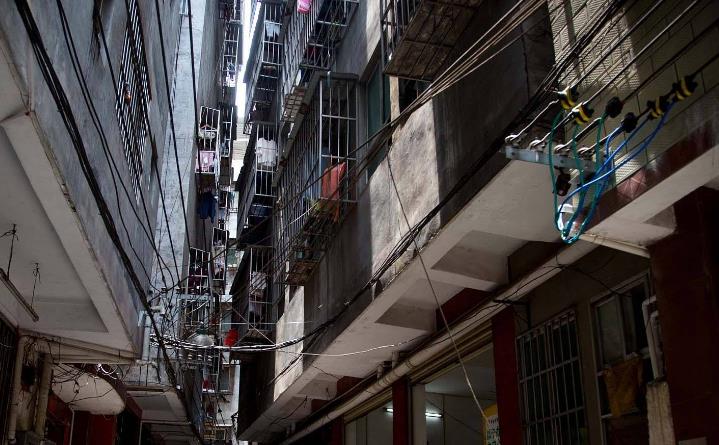 重庆一城中村房屋老旧年代久远却是一道亮丽风景线