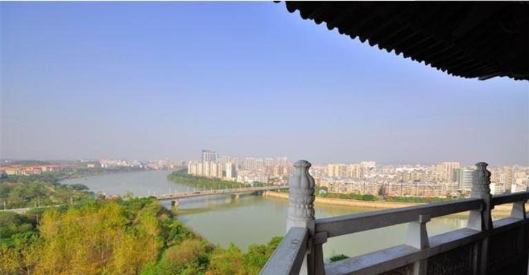 江西省面积最大，人口最多的城市，面积比北京大两倍多