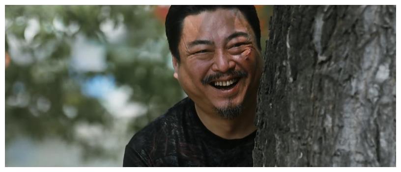 可以看得出来,疤叔对于八婶的感情很深厚,一直不愿