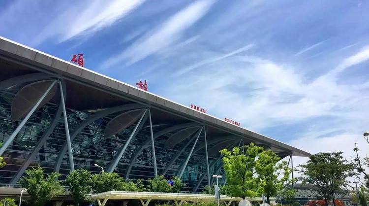 无锡目前只有一个机场,是苏南硕放国际机场1机场位于江苏省无锡市高新