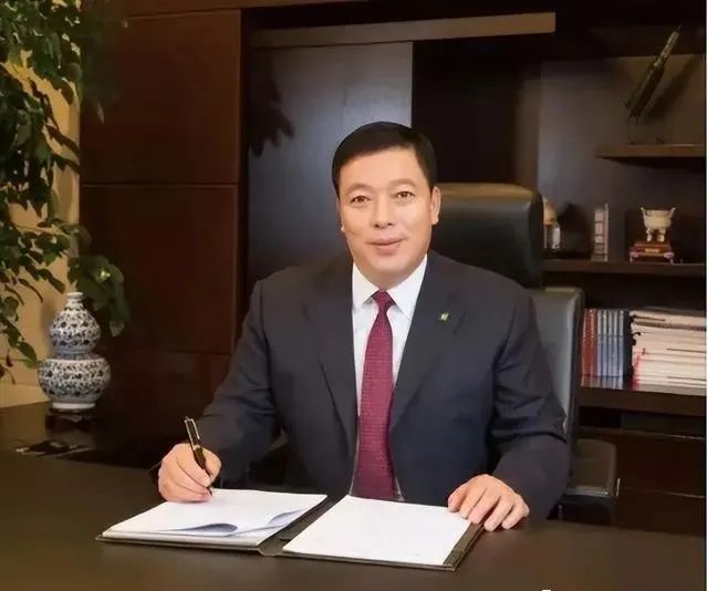 恒力集团的老板是来自江苏的陈建华,多年来一直是江苏的首富,今年的