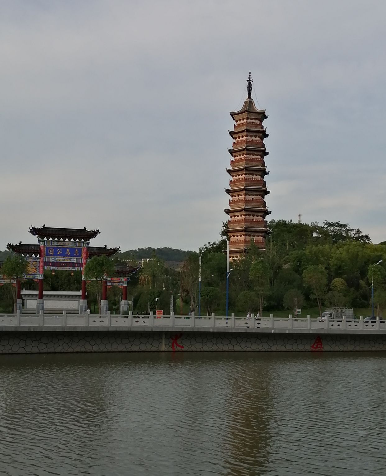 安远无为古塔不同角度的魅力