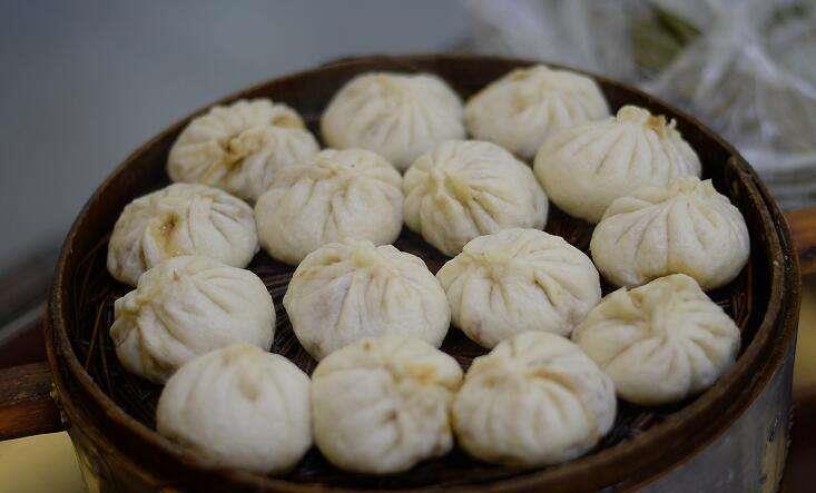 济南府草包的包子,堪称平民老字号,在家也能吃得到