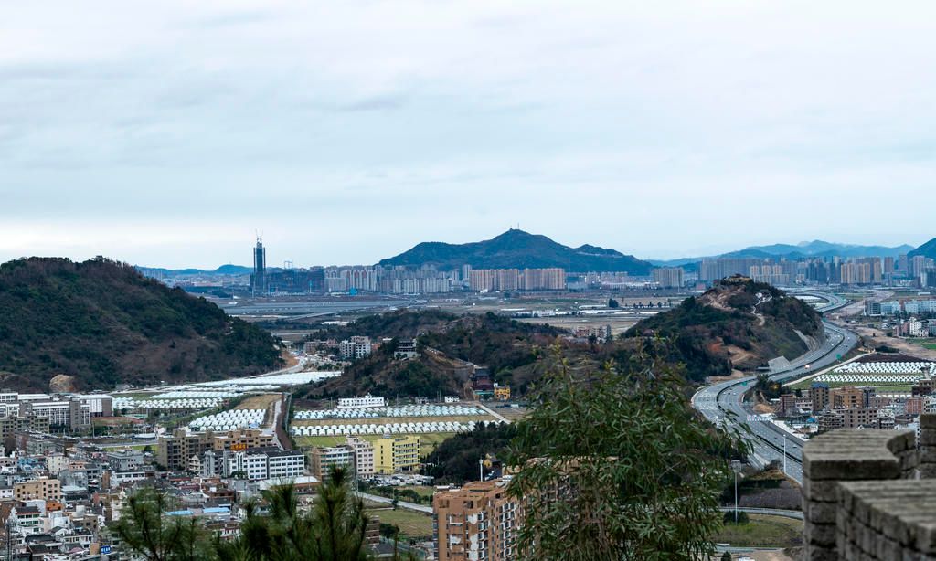 1 / 10 蒲岐是一个由屯兵形成具有海边渔盐特色的历史古镇,迄今有830