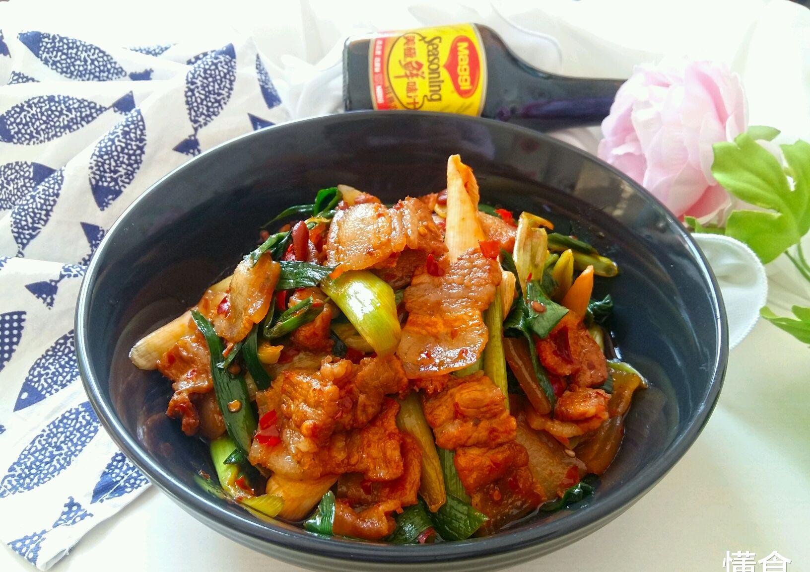 最近迷上了回锅肉,做法简单,酱香浓郁,搭配米饭一顿两碗没问题