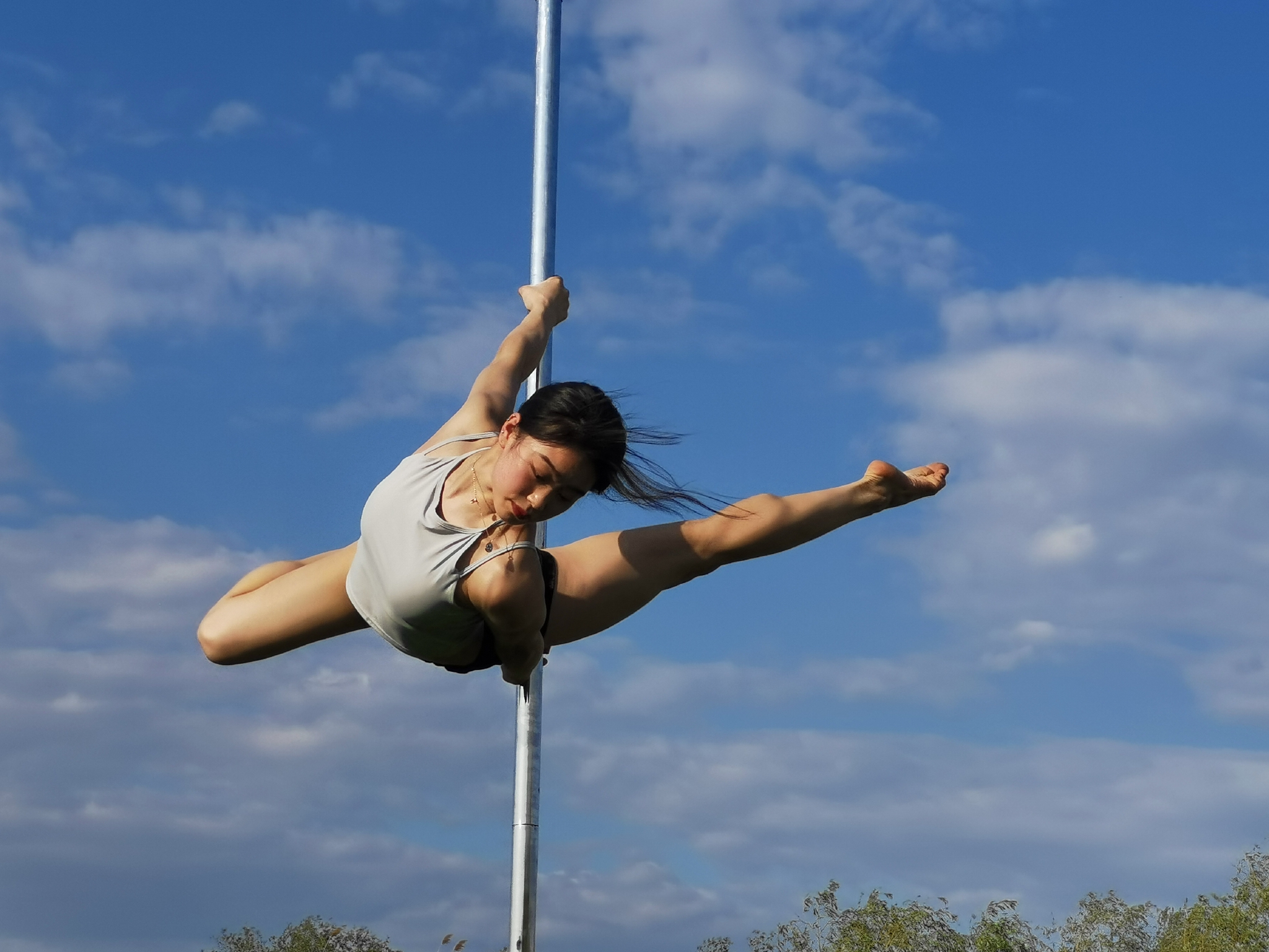 钢管舞小将上官利华坚持钢管舞运动推向大众