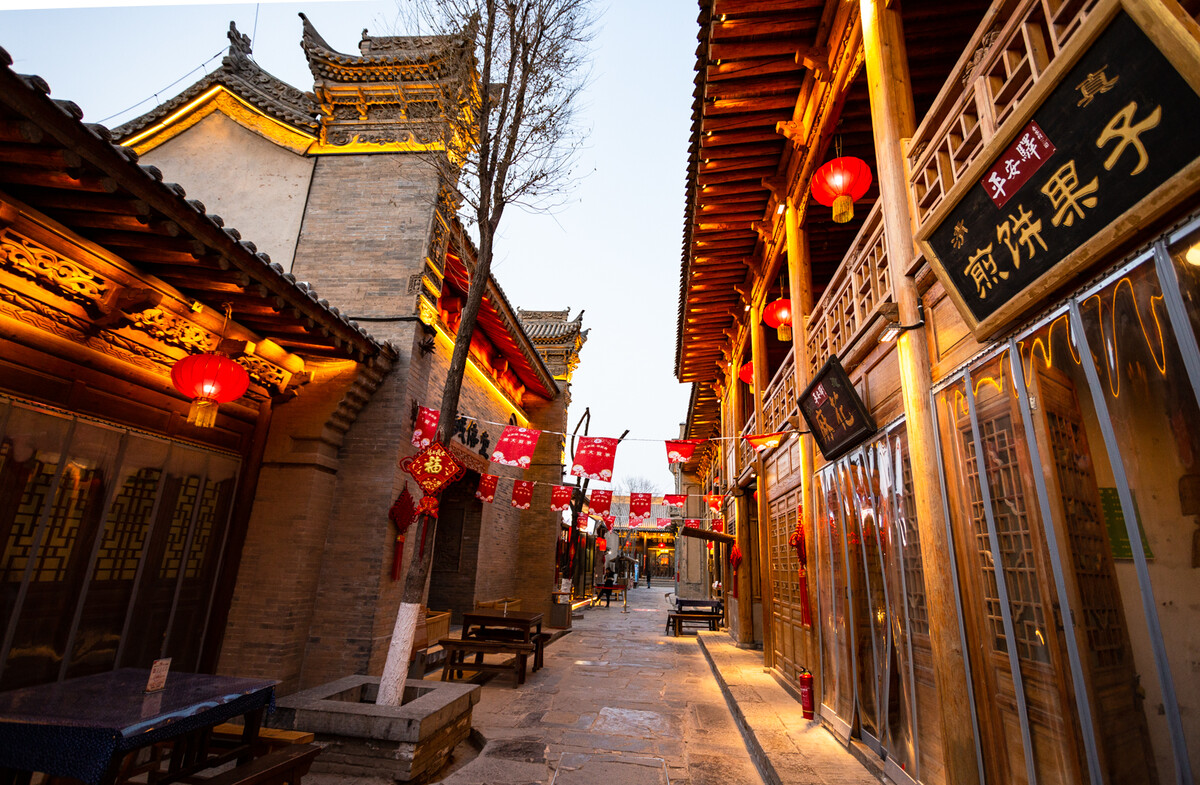 青海里的袁家村