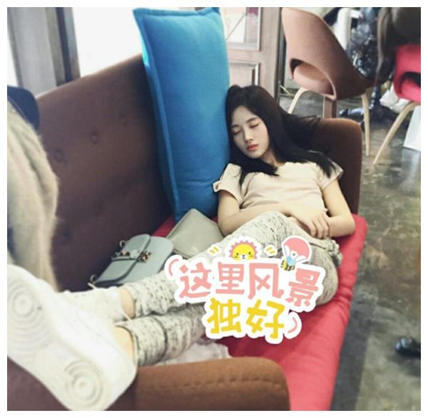 女星的睡姿有多花俏,鞠婧祎杨超越还好,看到许佳琪:这都能睡着