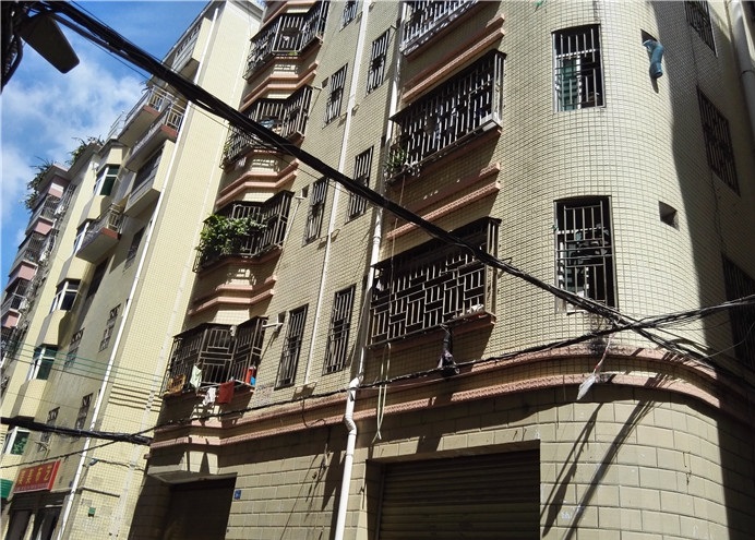 深圳租客：半年涨两次，一次200一次300,简直是在给房东打工休闲区蓝鸢梦想 - Www.slyday.coM