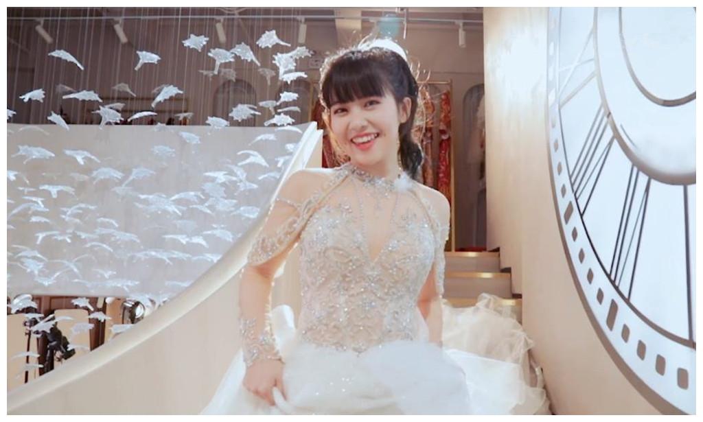 火箭少女穿婚纱拍闺蜜照,杨芸晴仙气,yamy飒爽,杨超越变公主