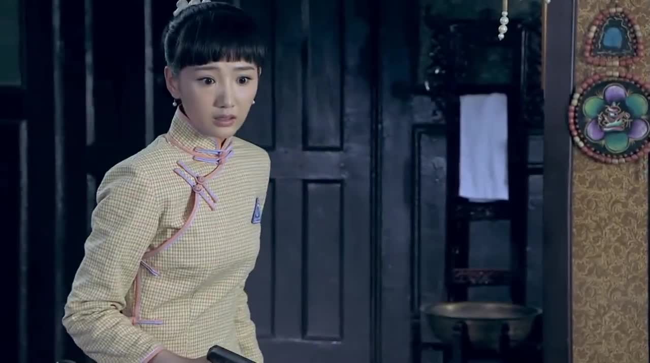 周卫国受伤萧雅为了帮他争取逃跑时间举枪结束了自己的生命