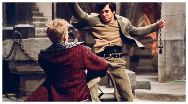 灵童使用圣牌的力量,收回了蛇头的不死之身,而《飞龙再生》的故事,也